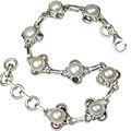 533: Silver Setting white pearl bracelets