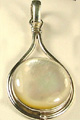 724: Silver Setting white mother-of-pearl pendants