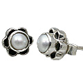 11362: white pearl  flower earrings