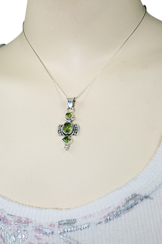 SKU 9476 unique Peridot pendants Jewelry