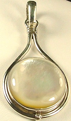 SKU 724 - a Mother-of-pearl Pendants Jewelry Design image