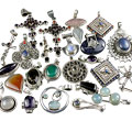 13610: Silver Setting multi-color bulk lots pendants