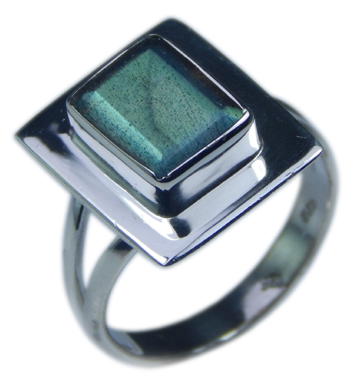 SKU 21553 - a Labradorite Rings Jewelry Design image