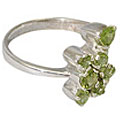 9526: Silver Setting green peridot rings